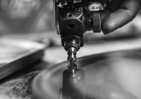 Rough diamond manufacturing and processing - expert craftsmanship in diamond transformation